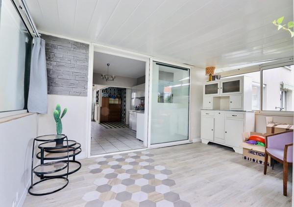 PETITE MAISON COUP DE COEUR AVEC GARAGE ET JARDIN