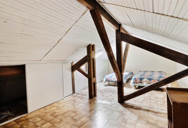 PETITE MAISON COUP DE COEUR AVEC GARAGE ET JARDIN