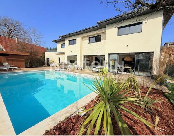 Maison d'Architecte Prestigieuse à Vendre à Écully - 7 Pièces, Piscine, Terrain de 884 m²