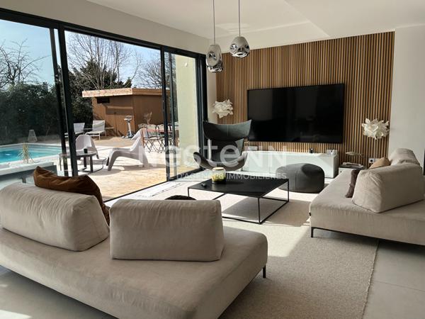 Maison d'Architecte Prestigieuse à Vendre à Écully - 7 Pièces, Piscine, Terrain de 884 m²