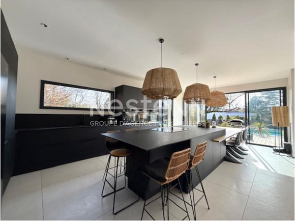 Maison d'Architecte Prestigieuse à Vendre à Écully - 7 Pièces, Piscine, Terrain de 884 m²