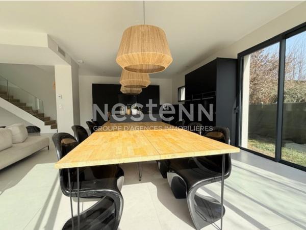 Maison d'Architecte Prestigieuse à Vendre à Écully - 7 Pièces, Piscine, Terrain de 884 m²