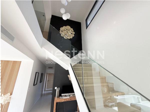 Maison d'Architecte Prestigieuse à Vendre à Écully - 7 Pièces, Piscine, Terrain de 884 m²