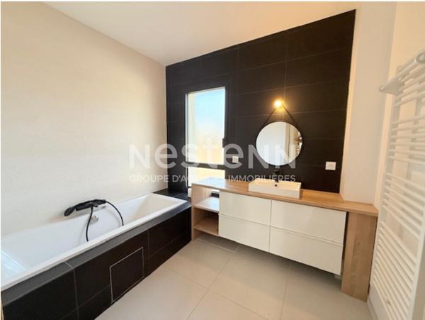 Maison d'Architecte Prestigieuse à Vendre à Écully - 7 Pièces, Piscine, Terrain de 884 m²