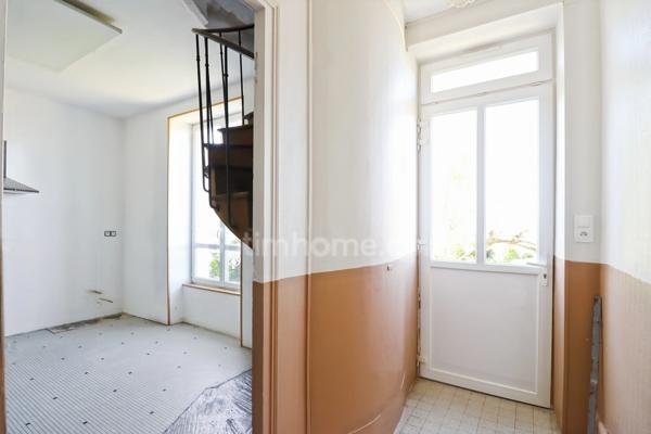Maison de Charme et de Caractère -175 m² environ - 10 pièces - 7 chambres - Terrain 1450 m² environ - SAINT SULPICE LES FEUILLES (87)