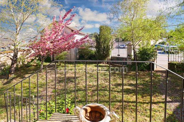 Maison de Charme et de Caractère -175 m² environ - 10 pièces - 7 chambres - Terrain 1450 m² environ - SAINT SULPICE LES FEUILLES (87)