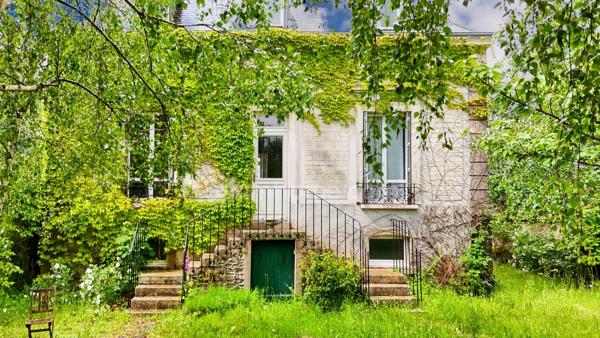 Maison de Charme et de Caractère -175 m² environ - 10 pièces - 7 chambres - Terrain 1450 m² environ - SAINT SULPICE LES FEUILLES (87)