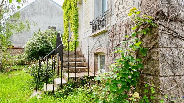 Maison de Charme et de Caractère -175 m² environ - 10 pièces - 7 chambres - Terrain 1450 m² environ - SAINT SULPICE LES FEUILLES (87)