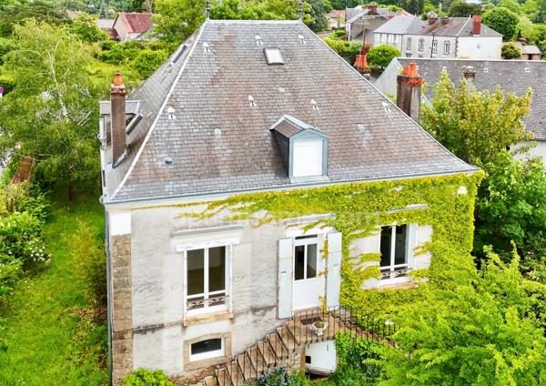 Maison de Charme et de Caractère -175 m² environ - 10 pièces - 7 chambres - Terrain 1450 m² environ - SAINT SULPICE LES FEUILLES (87)