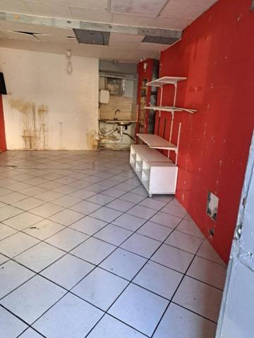 Immeuble de rapport comprenant 4 appartements et 1 local commercial en très bon état loué en étudiant et en AIR BNB