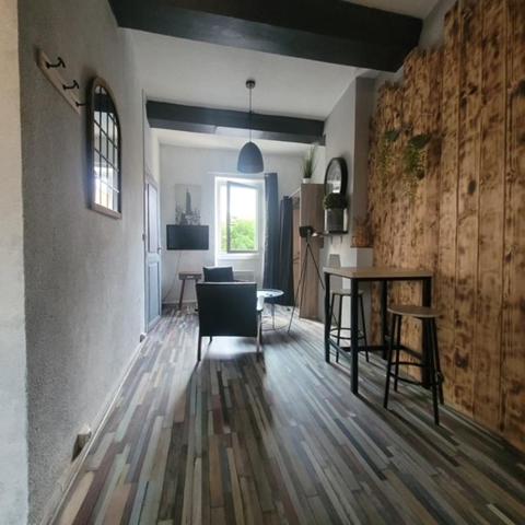 Immeuble de rapport comprenant 4 appartements et 1 local commercial en très bon état loué en étudiant et en AIR BNB