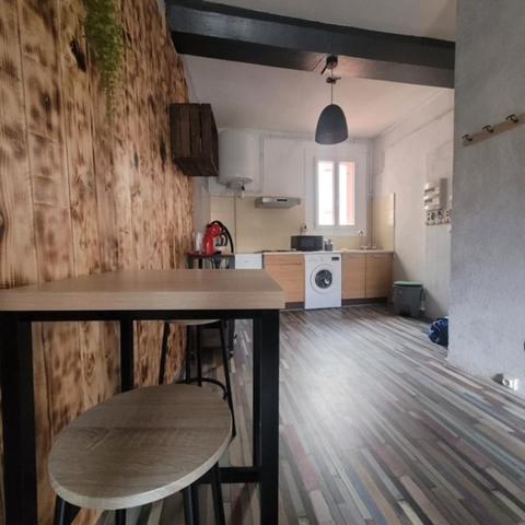 Immeuble de rapport comprenant 4 appartements et 1 local commercial en très bon état loué en étudiant et en AIR BNB