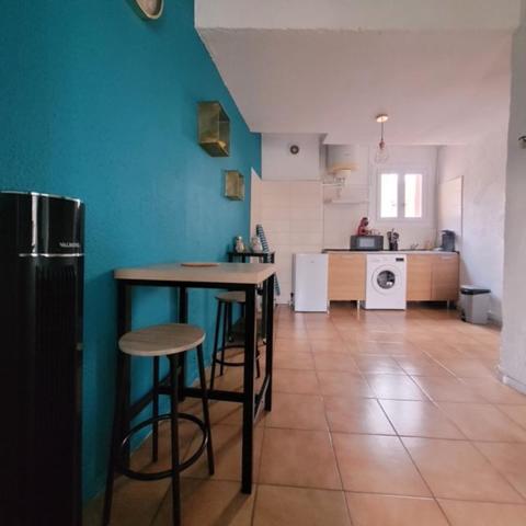 Immeuble de rapport comprenant 4 appartements et 1 local commercial en très bon état loué en étudiant et en AIR BNB