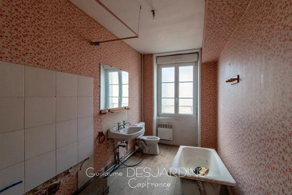 A vendre LE MERLERAULT Orne maison à Rénover