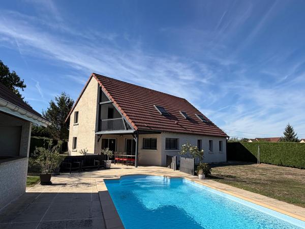 Magnifique maison avec piscine et garage double