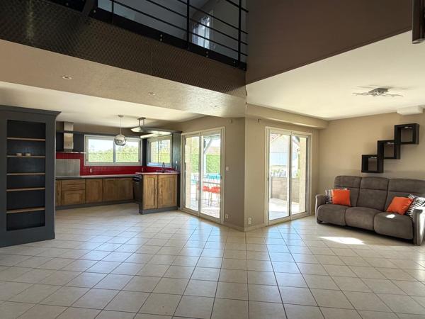 Magnifique maison avec piscine et garage double