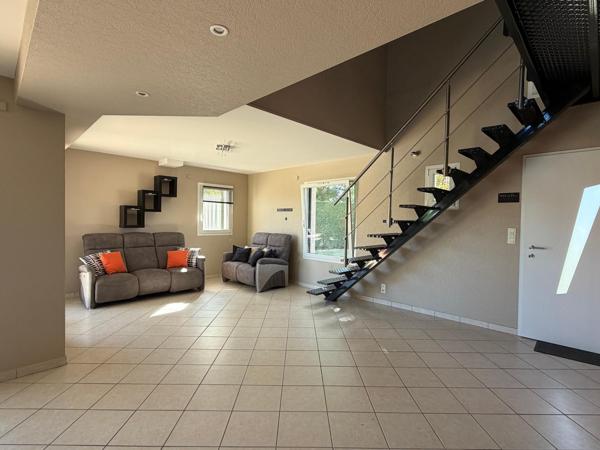 Magnifique maison avec piscine et garage double