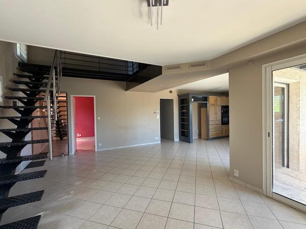 Magnifique maison avec piscine et garage double