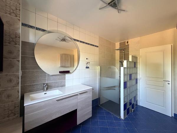 Magnifique maison avec piscine et garage double