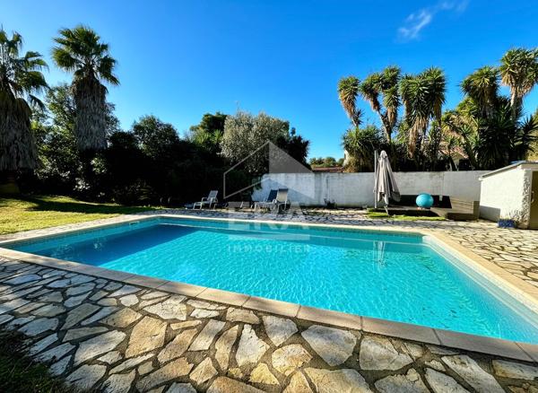 A vendre - Propriété avec Piscine - Jardin - Perpignan