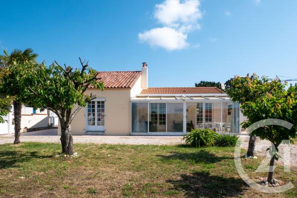 Maison à vendre  3 pièces - 100 m 2   GIVRAND  - 85