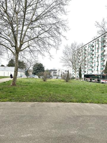 Local commercial 96 m² PIERRE BENITE