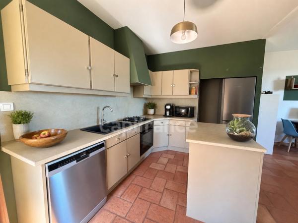 Appartement Duplex de 143 m2 dans maison de village avec terrasse  à vendre 4 pièces  (84)