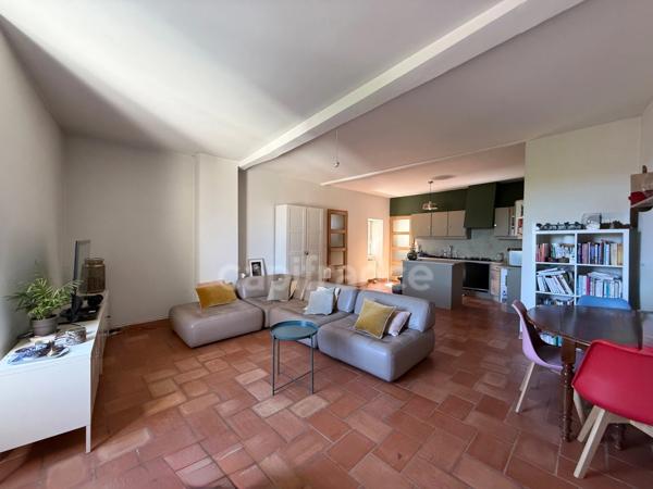 Appartement Duplex de 143 m2 dans maison de village avec terrasse  à vendre 4 pièces  (84)