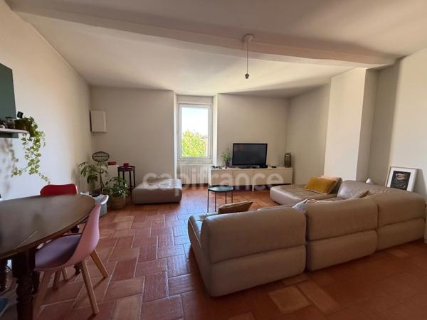 Appartement Duplex de 143 m2 dans maison de village avec terrasse  à vendre 4 pièces  (84)