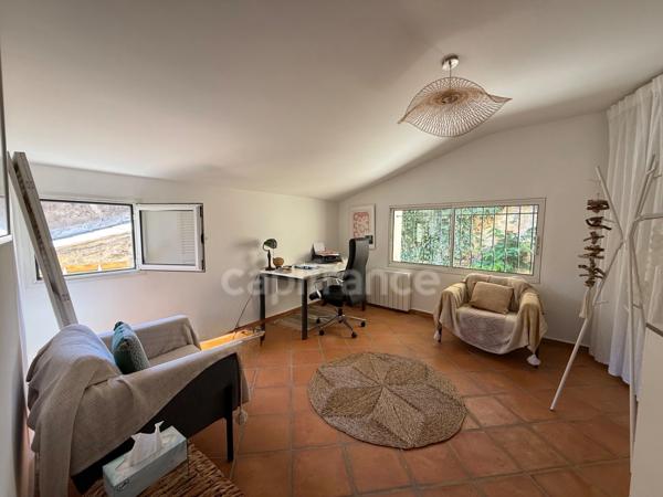 Appartement Duplex de 143 m2 dans maison de village avec terrasse  à vendre 4 pièces  (84)