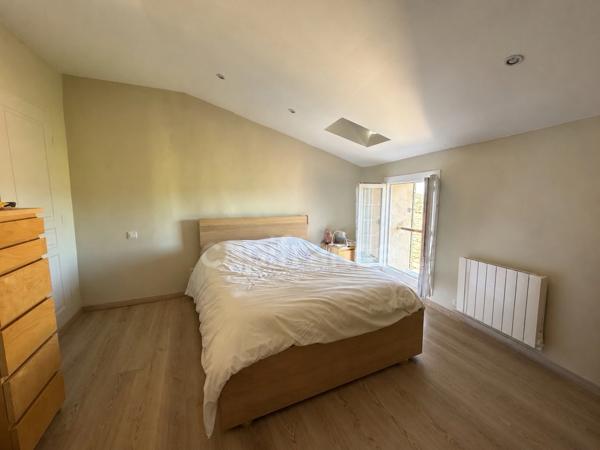 Appartement Duplex de 143 m2 dans maison de village avec terrasse  à vendre 4 pièces  (84)