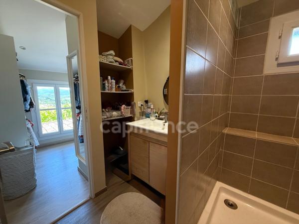 Appartement Duplex de 143 m2 dans maison de village avec terrasse  à vendre 4 pièces  (84)
