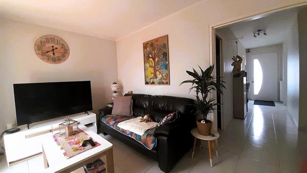 Maison contemporaine, familiale avec ses 4 chambres (5ème possible), garage et jardin au calme