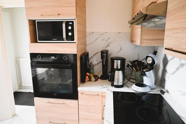 Maison contemporaine, familiale avec ses 4 chambres (5ème possible), garage et jardin au calme