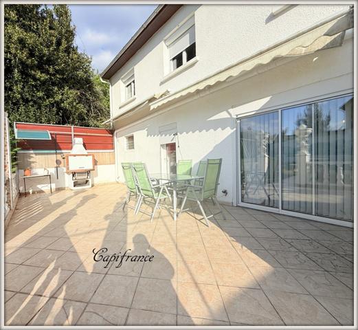 Maison à vendre 10 pièces divisible en 3 apts.