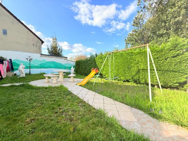 Maison à vendre 10 pièces divisible en 3 apts.