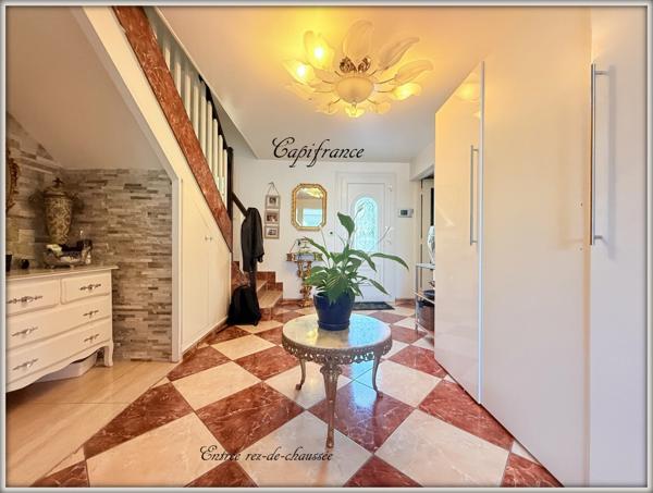Maison à vendre 10 pièces divisible en 3 apts.