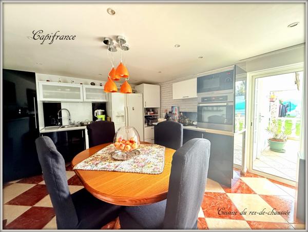Maison à vendre 10 pièces divisible en 3 apts.