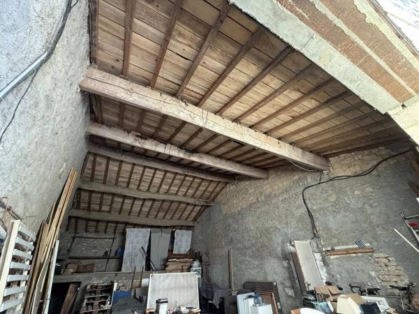 PIED PIED avec 4600m² Terrain bien arboré