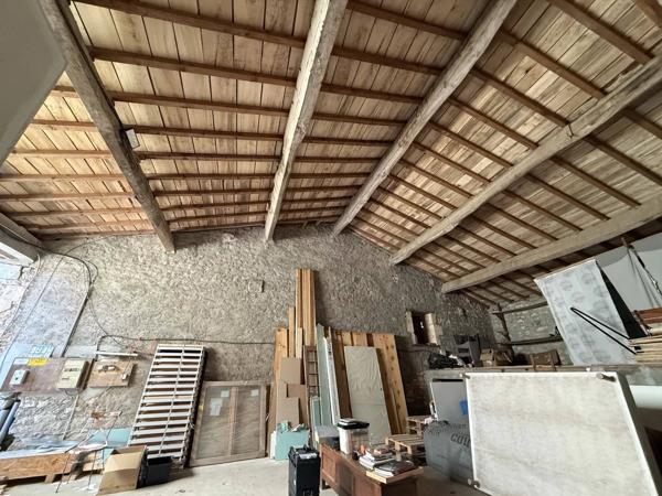 PIED PIED avec 4600m² Terrain bien arboré
