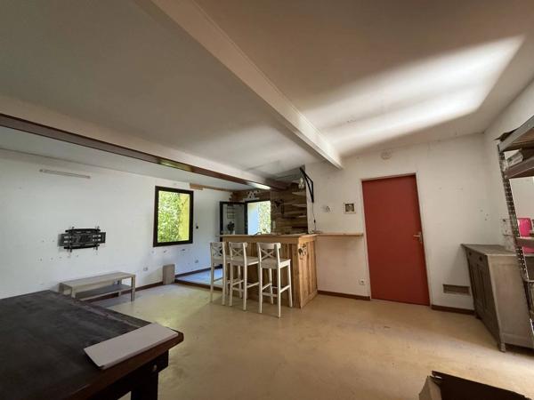 PIED PIED avec 4600m² Terrain bien arboré