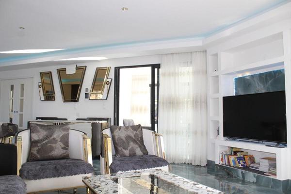 Côtes d'Armor 22440 Ploufragan. Villa d'exception, 5 chambres dont 1 suite parentale au Rdc. Terrasse surélevée, Garage
