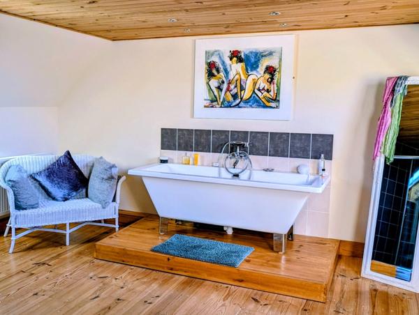 Ancien Corps de ferme avec vue sur Les Monts d'Arrée et la mer