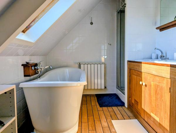 Ancien Corps de ferme avec vue sur Les Monts d'Arrée et la mer