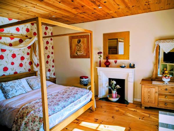 Ancien Corps de ferme avec vue sur Les Monts d'Arrée et la mer