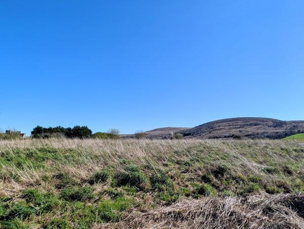 Ancien Corps de ferme avec vue sur Les Monts d'Arrée et la mer