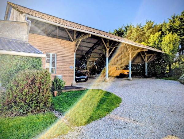 Ancien Corps de ferme avec vue sur Les Monts d'Arrée et la mer