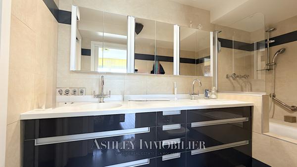 A VENDRE APPARTEMENT QUARTIER MEDIATHEQUE LA ROCHELLE