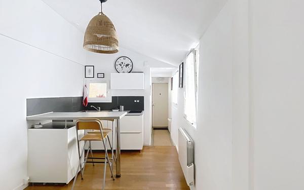 Appartement à vendre    2 pièces • 30,46 m2 Paris 6