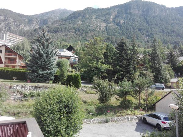 Studio 17m² meublé vue montagnes, avec balcon et cave, idéal investissement,stationnement, proche centre ville